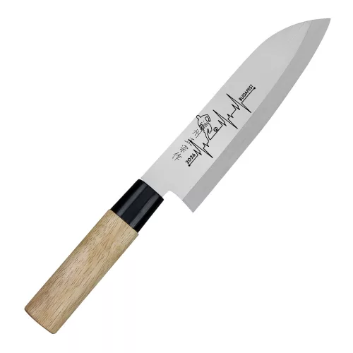 Satake Megumi Santoku Japán rozsdamentes konyhakés 56 HRC, 17 cm, gumifa markolat, Foci Budapest 2026 lézergravír mintázat
