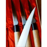 Satake Megumi Japán rozsdamentes 4 részes steak étkezési készlet díszdobozban, 56 HRC, 12,7 cm, gumifa markolat,  Steak a  grillen lézergravír mintázat